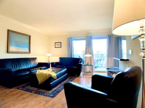 Central Palm Springs One Bedroom with Balcony & Pool